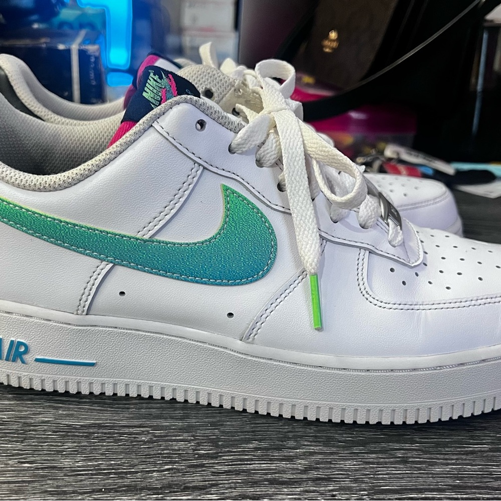 Men’s Nike Air Force 1 ‘07 LV8 Size 8